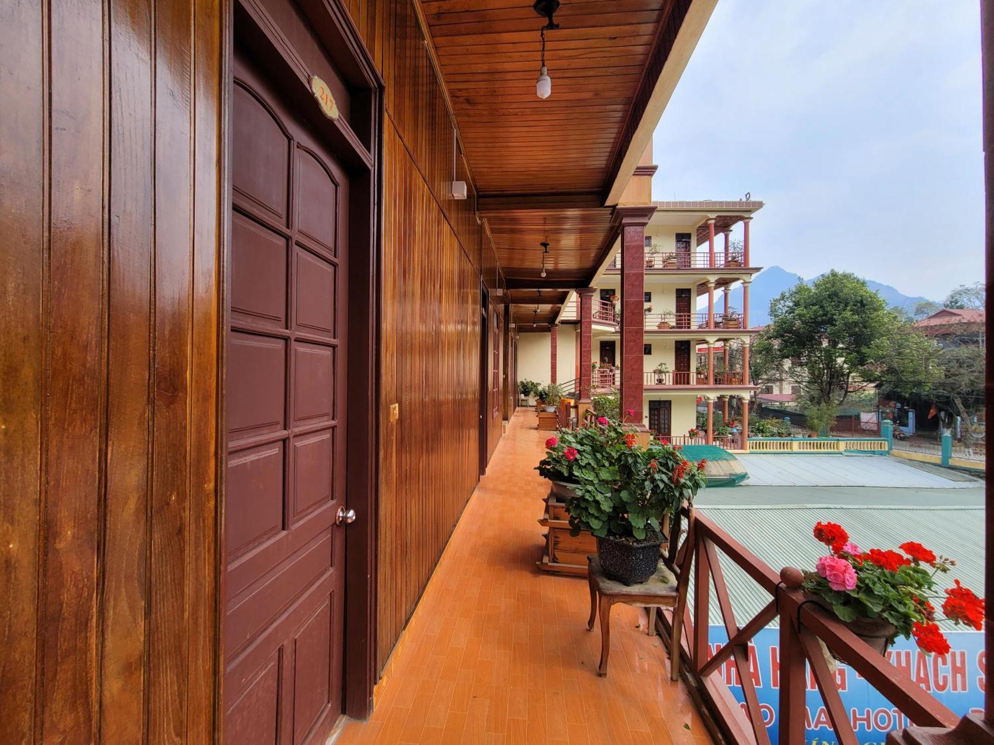 Sao Mai Bac Ha Hotel Exterior photo